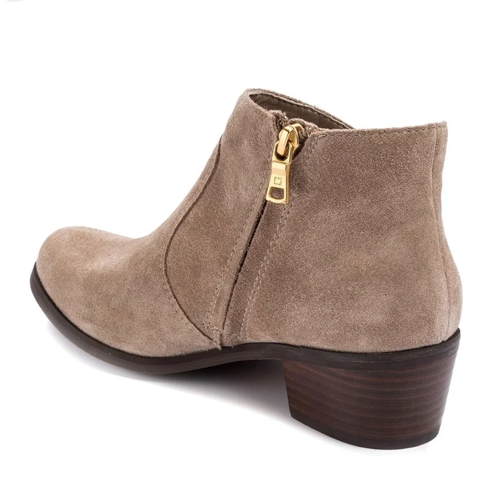 Sole Bound by BareTraps Uriel Suede Ankle Boots - Picture 2 of 10